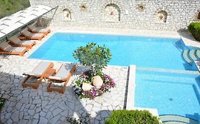 Garnelis House
